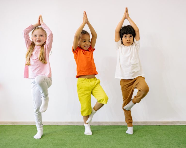 yoga_integral_niños_rosa_delbarco